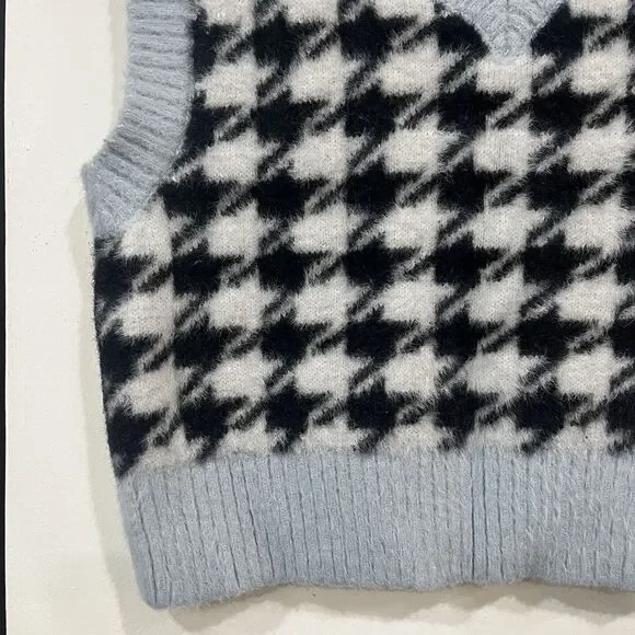 H&M Divided Fuzzy Houndstooth Sweater Vest Size Small Preppy Academia Size Small - Picture 2 of 4